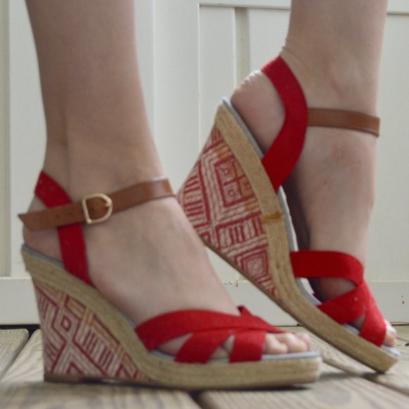 Red Patterned Wedges - Picture 1 of 7